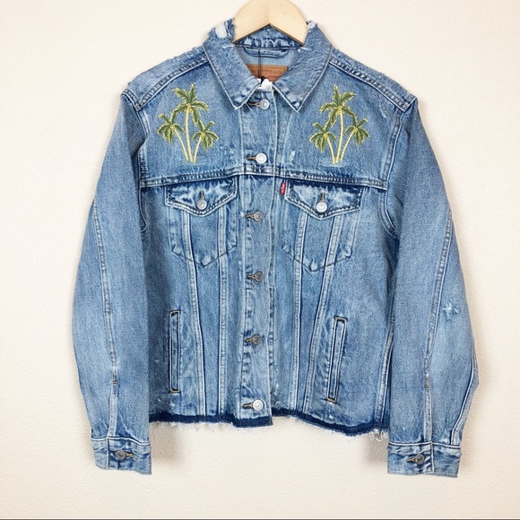 levi’s • palm embroidered medium wash denim jacket - Picture 2 of 6